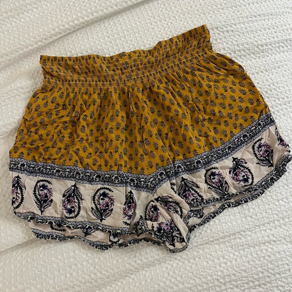 Xhilaration Yellow Flowy Elastic Short - Picture 2 of 3